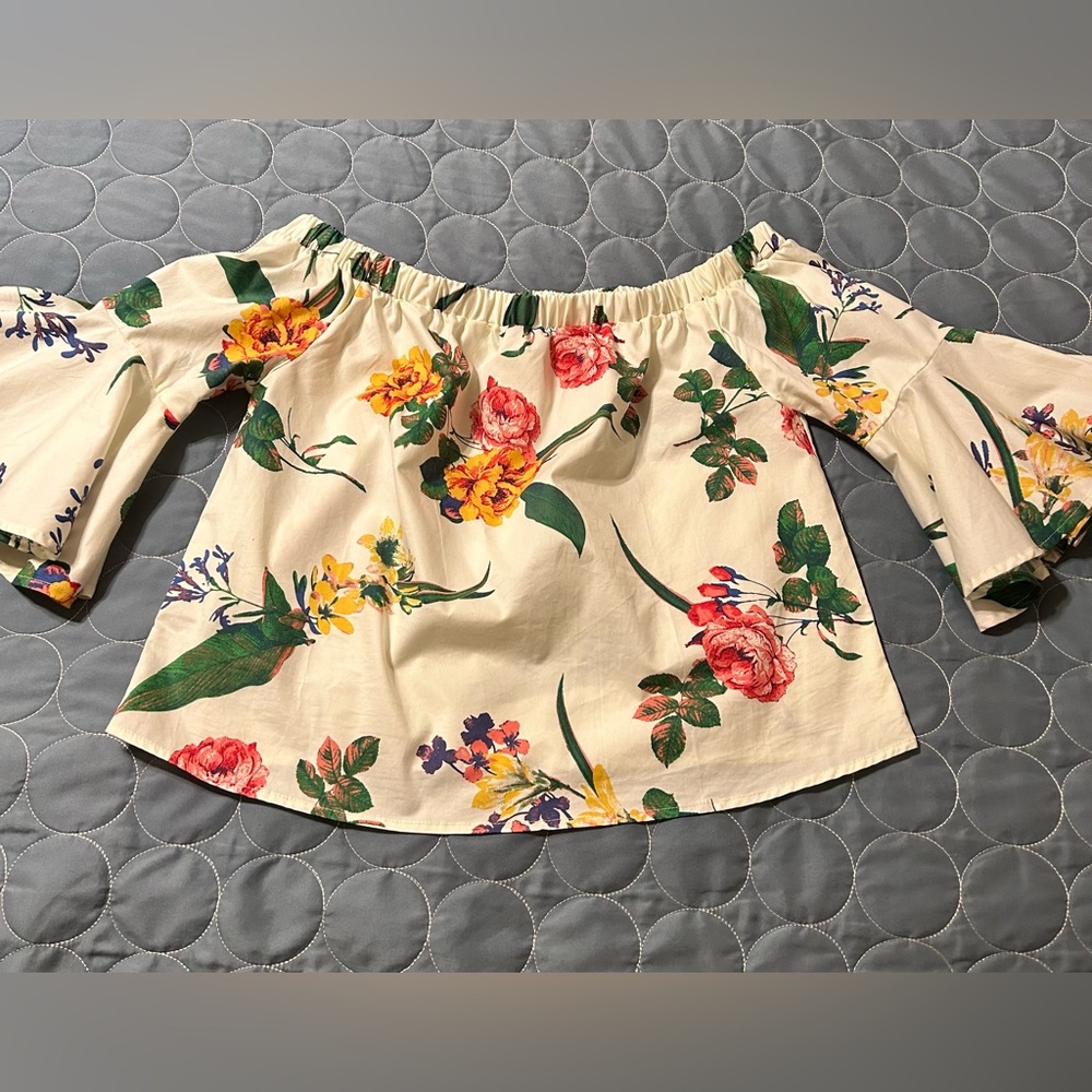 Floral boutique blouse, size small